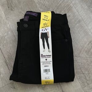 NWT • Gloria Vanderbilt • the always perfect high rise skinny Jean